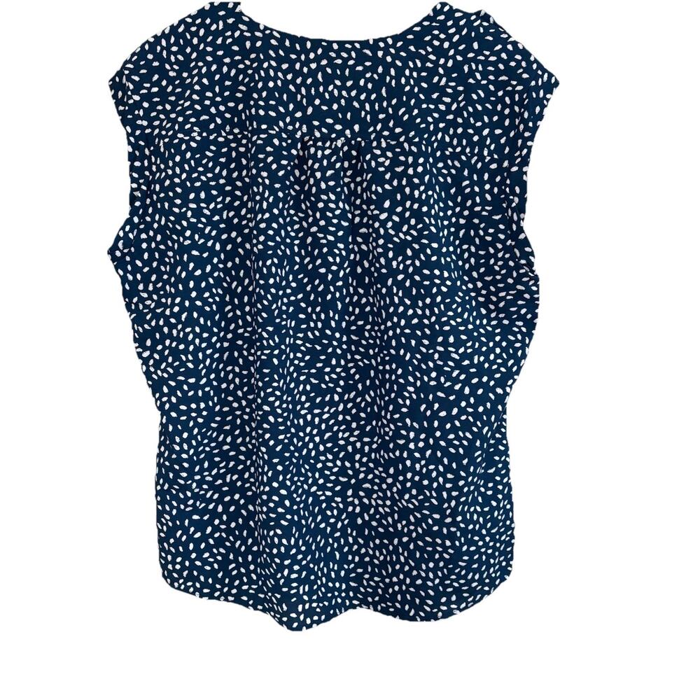 New York & Company Women’s Large Blue Polka Dot Sleeveless 3 Button Blouse - Picture 2 of 15